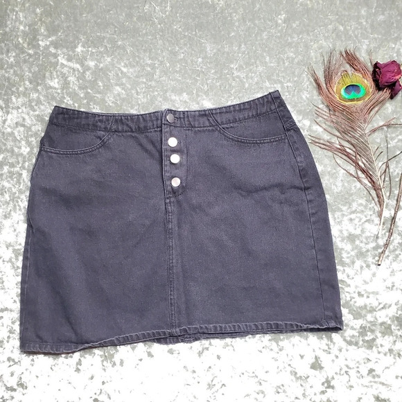 Forever 21 Dresses & Skirts - Forever 21 Black Denim Skirt